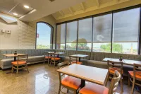 Drury Inn and Suites St Louis Collinsville - breakfast