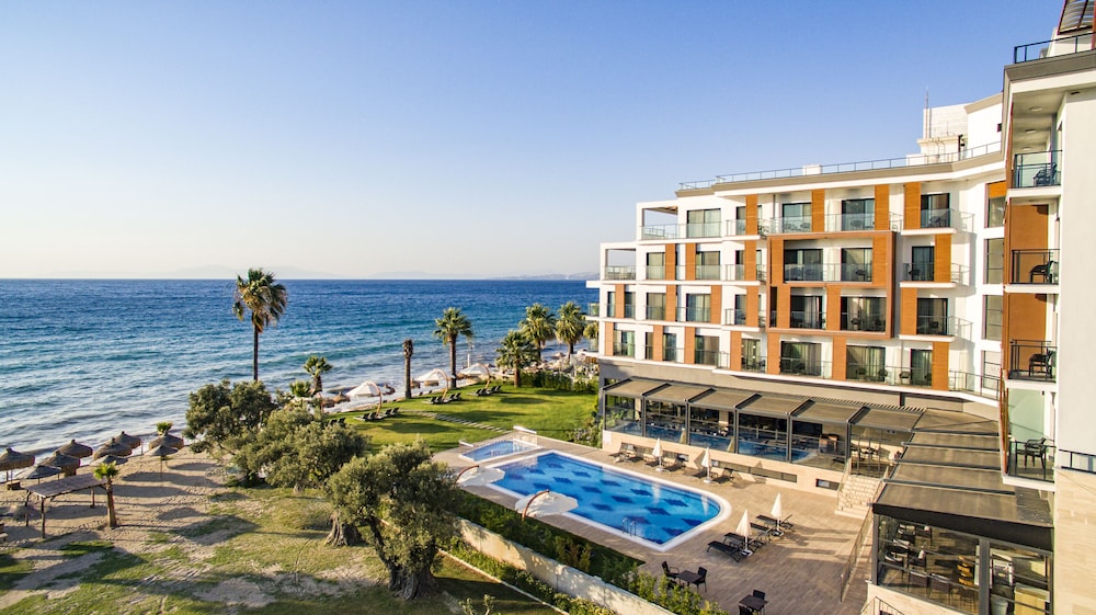 Maia Luxury Beach Hotel & Spa