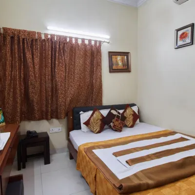 Innra Hotels near Kalighat