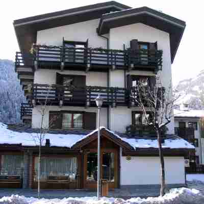 Hotel les Jumeaux Courmayeur Hotel Exterior