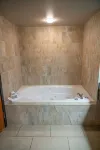 ポカテラ イン アンド ウォータースライド - バスタブ