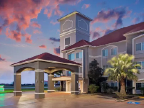 La Quinta Inn & Suites by Wyndham Fairfield TX Hotels in Freestone County