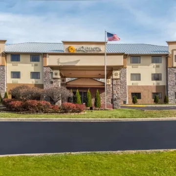 La Quinta Inn & Suites by Wyndham Fairborn Wright-Patterson