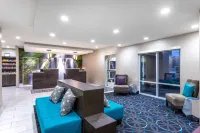 La Quinta Inn & Suites by Wyndham Hopkinsville - parking