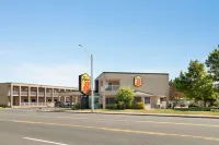 Super 8 by Wyndham Windsor/Dougall