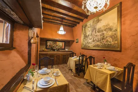 Hotel Emblemático San Marcos Отели в г. Хеновес