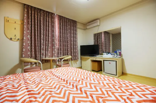 野山加魯希爾汽車旅館