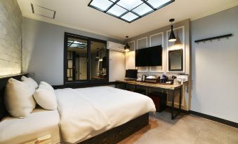 Yeosu 1st Avenue Hotel