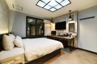 Yeosu 1st Avenue Hotel