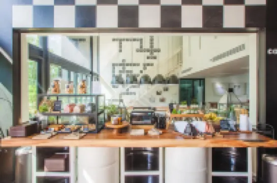 บลูมังกี้ ฮับ แอนด์ โฮเทล ภูเก็ต