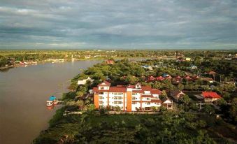 Chaophayathara Riverside Hotel