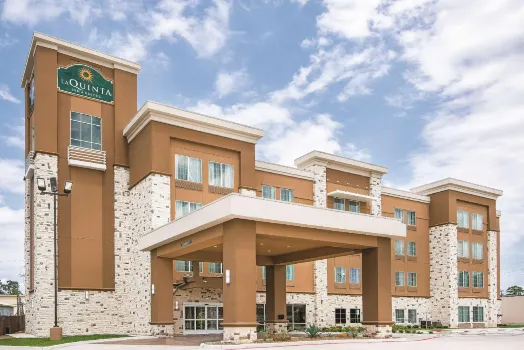 La Quinta Inn & Suites by Wyndham Houston Humble Atascocita Hotels near Eagle Springs Farmers’ Market