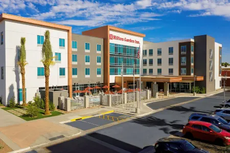Hilton Garden Inn Chandler Downtown Отели рядом с достопримечательностью «Колледж Чандлер Гилберт Коммьюнити в Пекос Кампус»