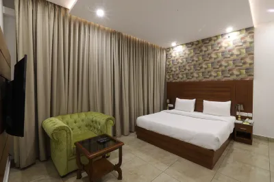 Grand Hotel Nawanshahr Hôtels à : Shaheed Bhagat Singh Nagar