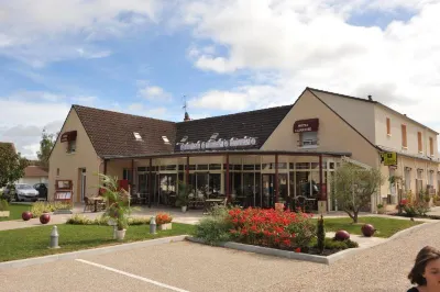 Logis Hotel Restaurant l'Escapade Hotels in Le Pont-Chretien-Chabenet