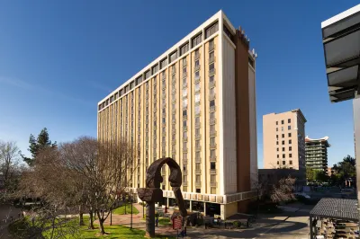 Holiday Inn Sacramento Downtown - Arena Hotel in zona State Archives