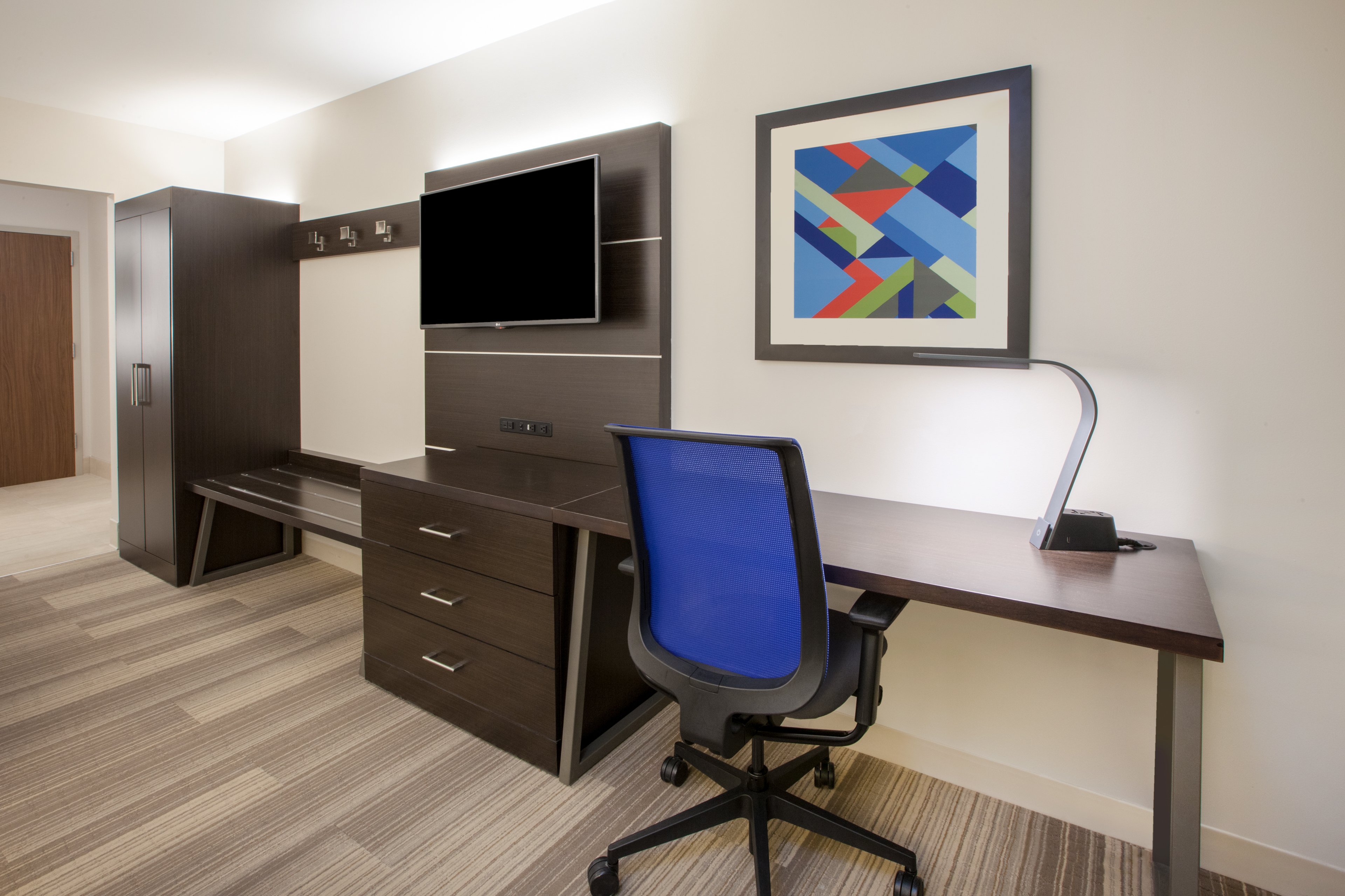 Holiday Inn Express and Suites Dayton East Beavercreek, an Ihg Hotel