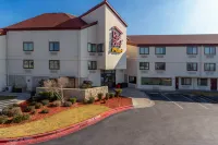 Red Roof Plus+ El Paso East Hotels near Speedway