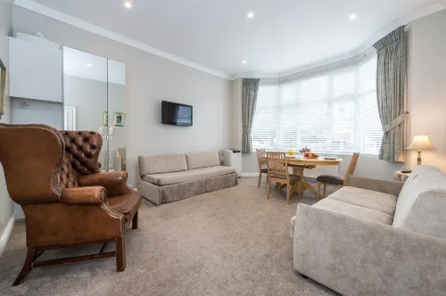 Stylish Apartment 12 Minutes by Tube from Oxford Street Free Wifi and AC