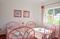 Stylish Well-Equipped, Private Pool, Close to Amenities, Free AC & Wifi - Private Pools