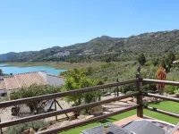 Serene Retreat in Lake Vinuela with Breathtaking Views Hotels in Vinuela