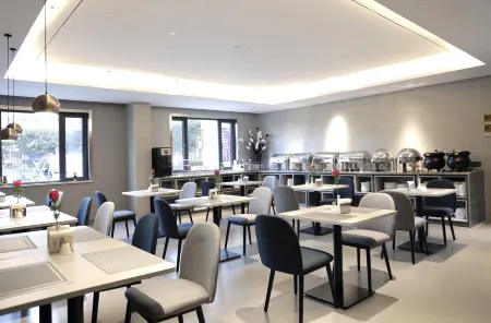 Home Inn Motel (Zhuji Xishi Hometown) Отели рядом с достопримечательностью «Dragon Prince Happy Valley»