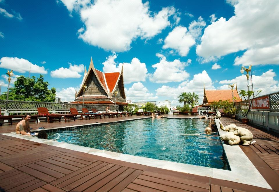 [당 덤 인 더 파크 카오산의 루프탑 수영장]