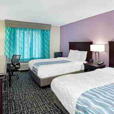 La Quinta Inn & Suites by Wyndham Cookeville Rooms