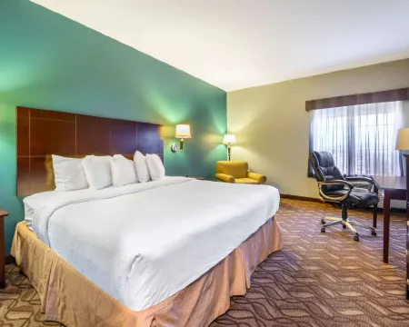 La Quinta Inn & Suites by Wyndham Longview North Hotels in Longview