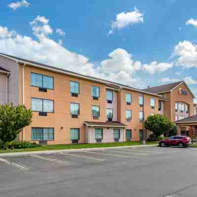 Comfort Inn & Suites Farmington - Victor Hotel Exterior