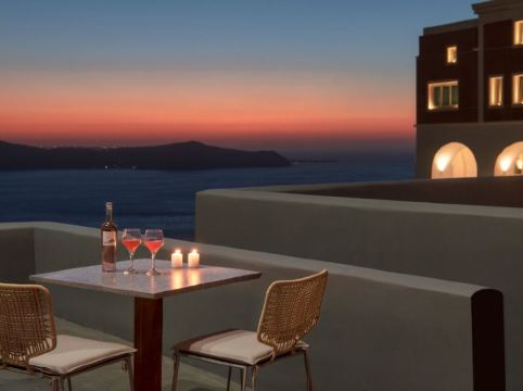 Villa Dawn in Fira Santorini