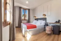 Hotel Boutique Puerta de las Granadas فنادق في غرناطة