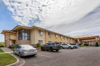 Comfort Inn Okemos - East Lansing - parking