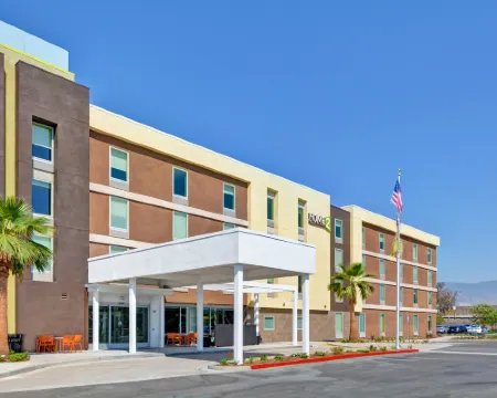 โฮม2 สวีทส์ บาย ฮิลตัน อซูซา โรงแรมในอาซูซ่า