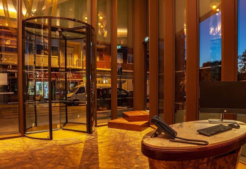 3. 와인 & 북스 ..