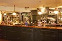 Raven Hotel by Greene King Inns - Quầy bar