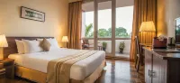 Inya Lake Hotel - Parvekkeita