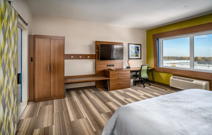 Holiday Inn Express & Suites BRANDON by IHG