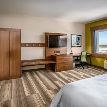 Holiday Inn Express & Suites BRANDON by IHG
