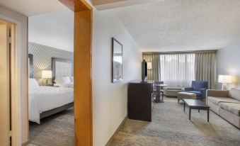 Holiday Inn & Suites Parsippany Fairfield, an IHG Hotel