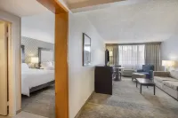 Holiday Inn & Suites Parsippany Fairfield