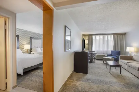 Holiday Inn & Suites Parsippany Fairfield