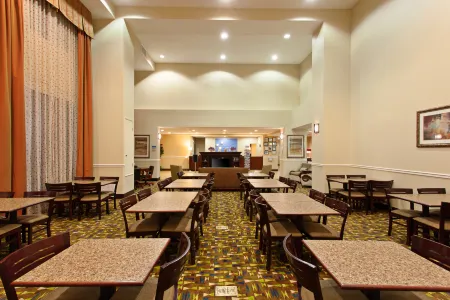Holiday Inn Express & Suites Twentynine Palms- Joshua Tree Отели в г. Туэнтинайн-Палмс