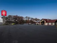 Red Roof Inn & Suites Hazleton Hotels in Luzerne County