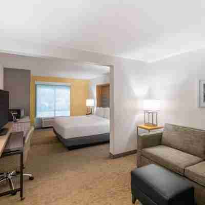 Holiday Inn & Suites Orange Park - Wells RD. Rooms