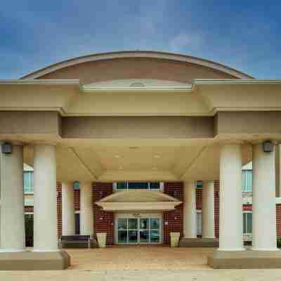 Holiday Inn Express & Suites Waxahachie Hotel Exterior