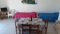 Casa vacanza con due balconi, per sei persone e vicina al mare di San Foca