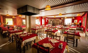 Logis Hotel Restaurant du Commerce - Housity