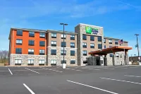 Holiday Inn Express & Suites Clarion