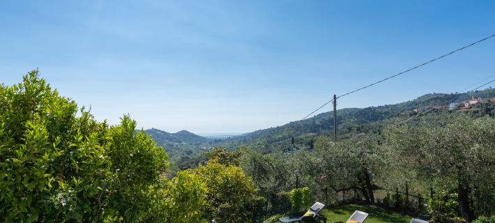 Villa Paradiso (Dol191) Hoteles en Dolcedo